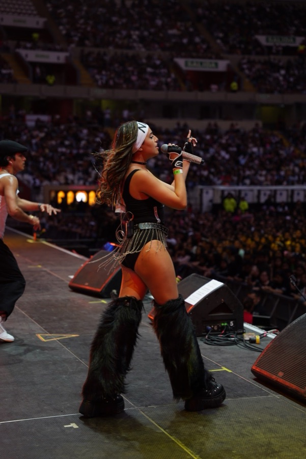 Nicole Favre en vivo
